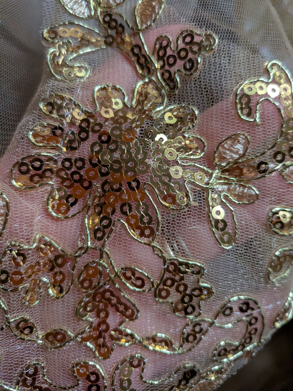 Gold Sequined Veil - Picture 9 of 11